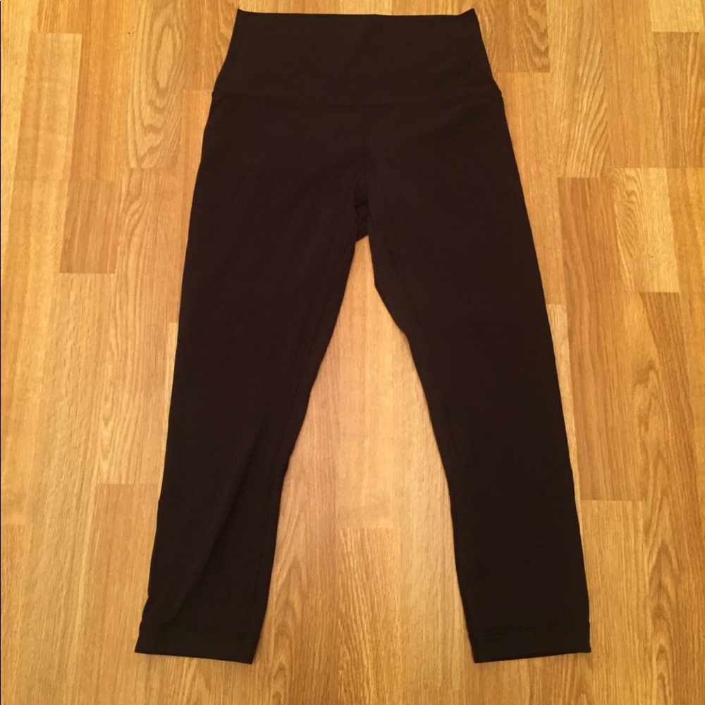 Lululemon Cropped Aligns, size 6